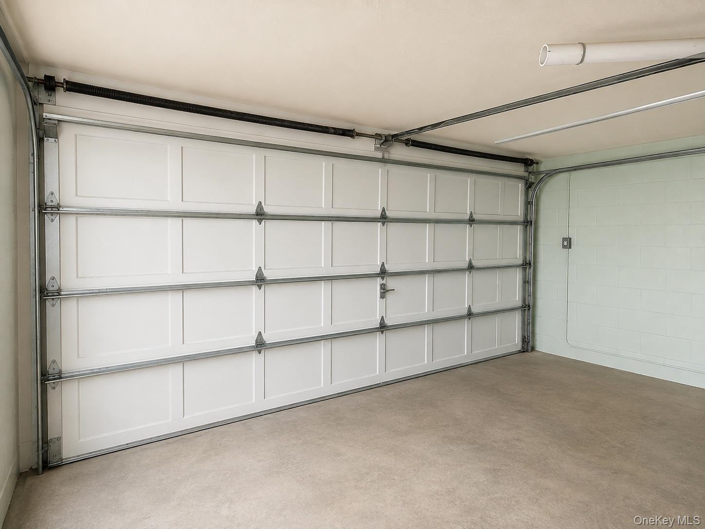 325 W Valley Stream Boulevard