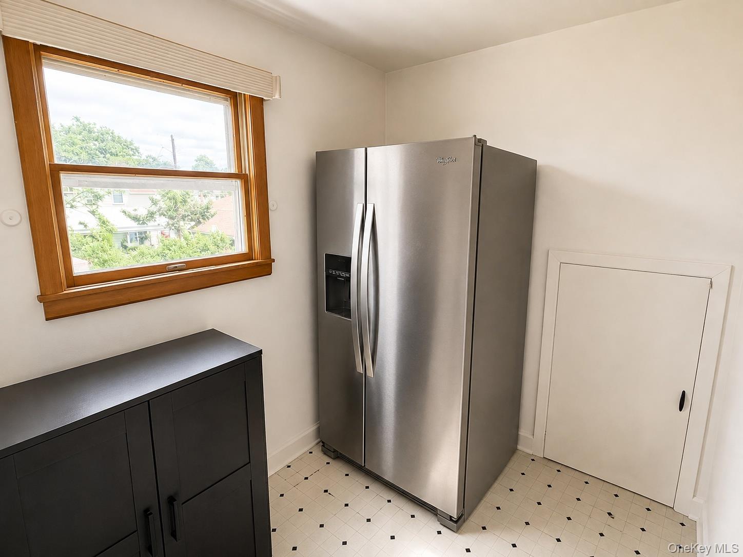 325 W Valley Stream Boulevard