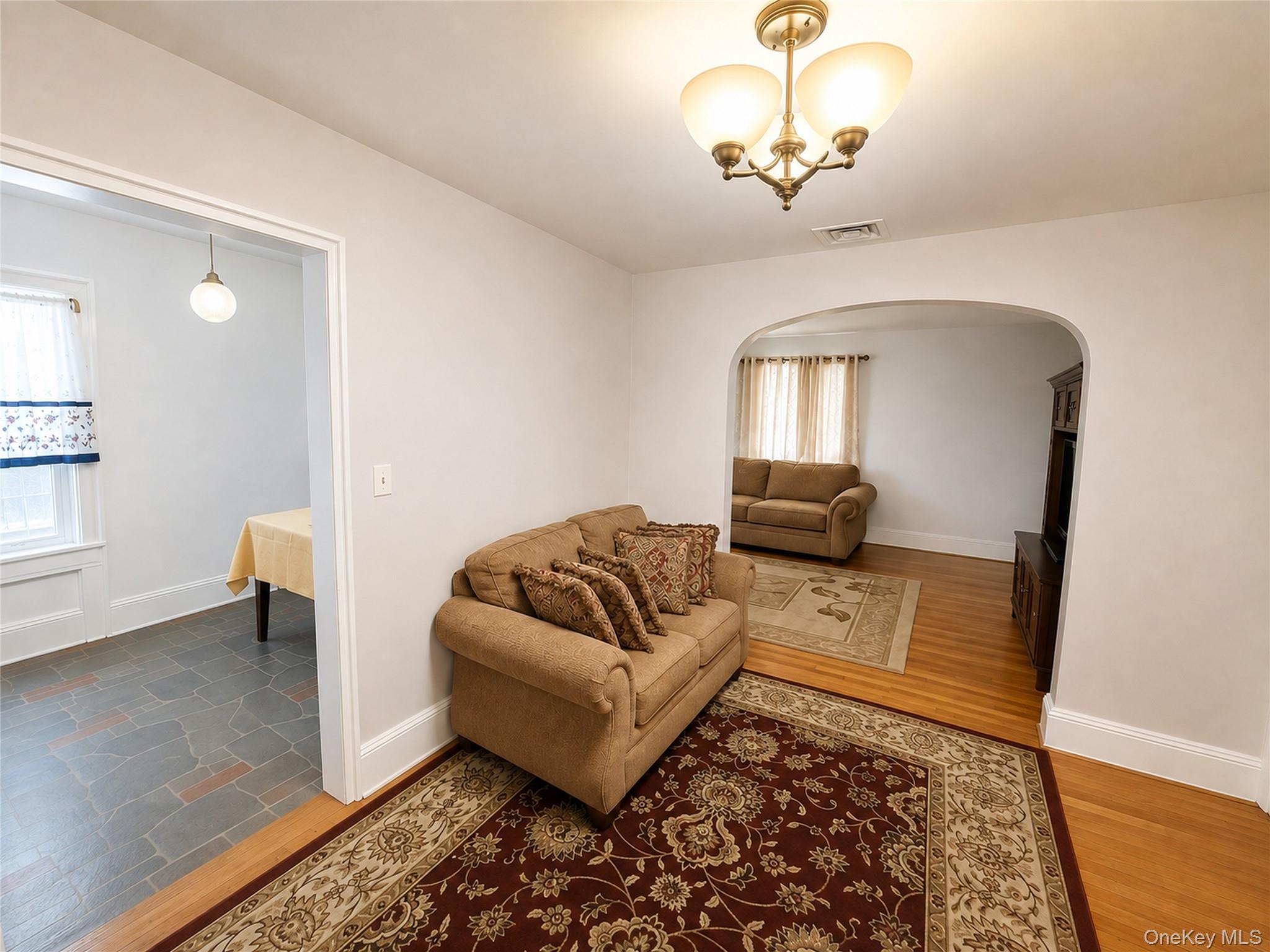 325 W Valley Stream Boulevard