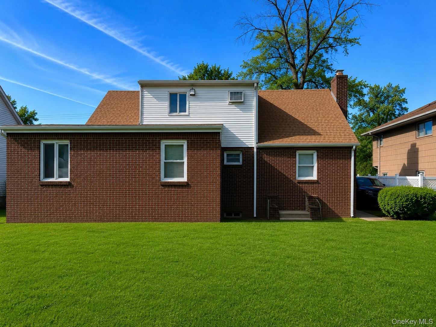 325 W Valley Stream Boulevard