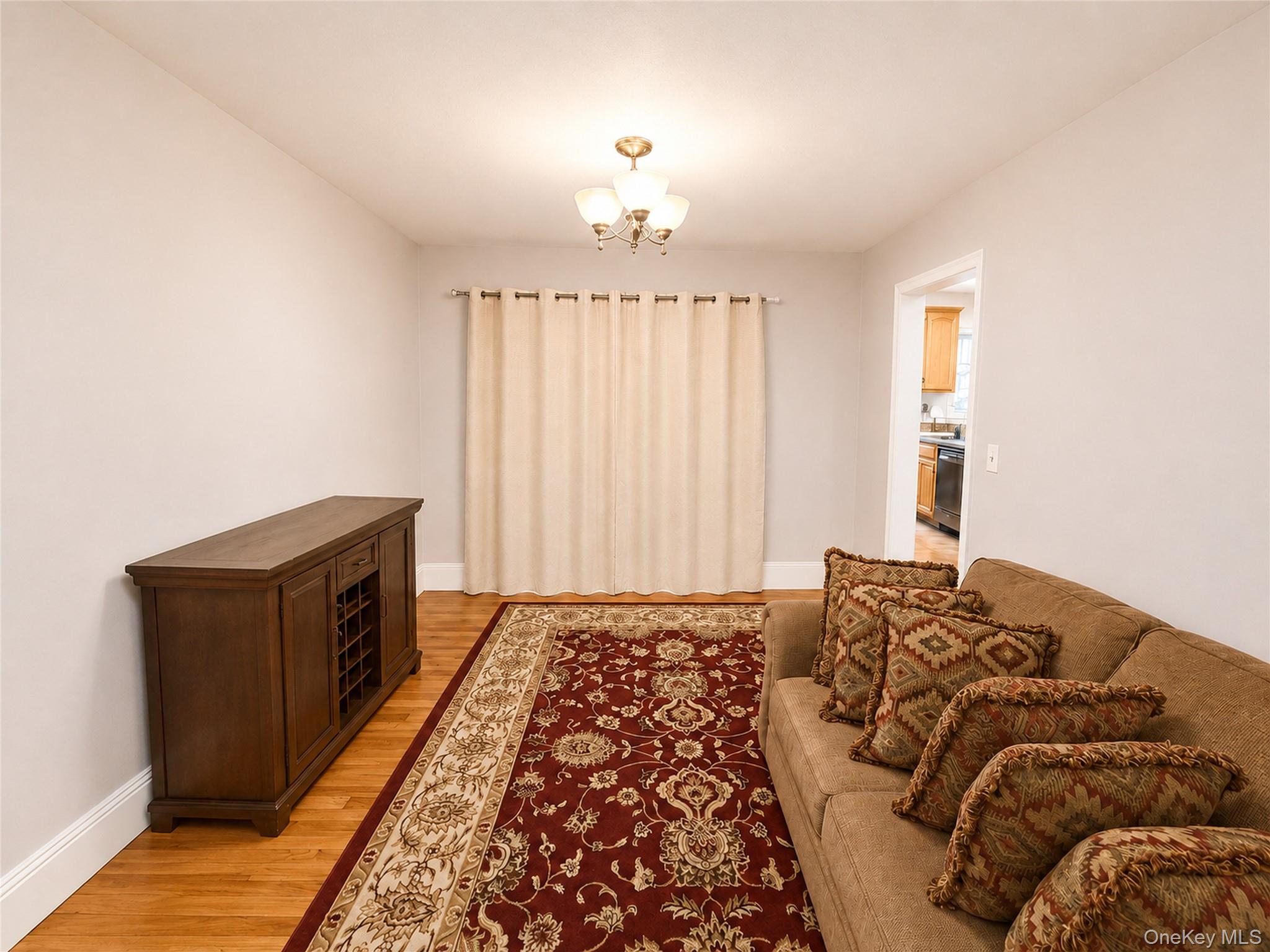 325 W Valley Stream Boulevard
