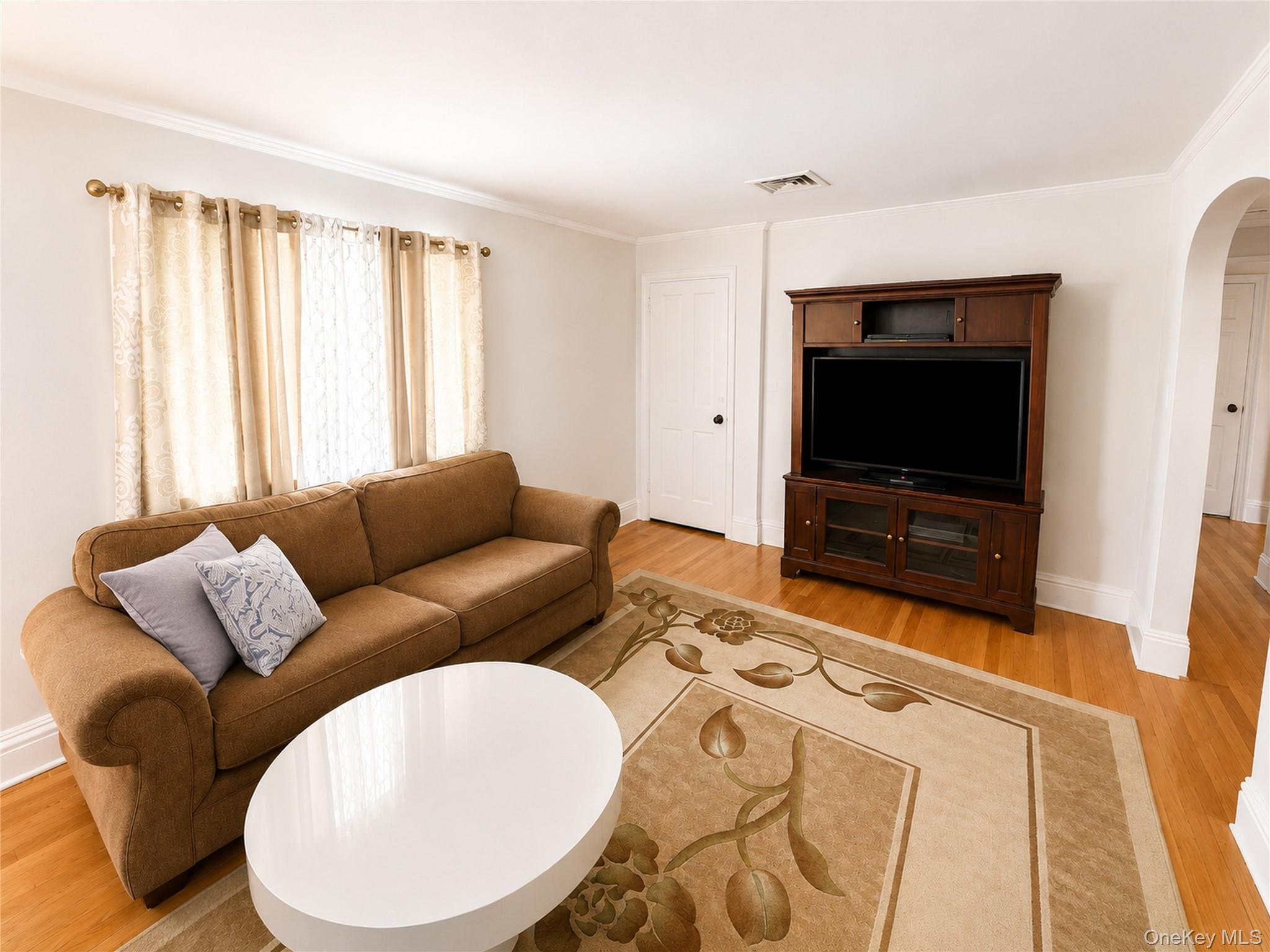 325 W Valley Stream Boulevard