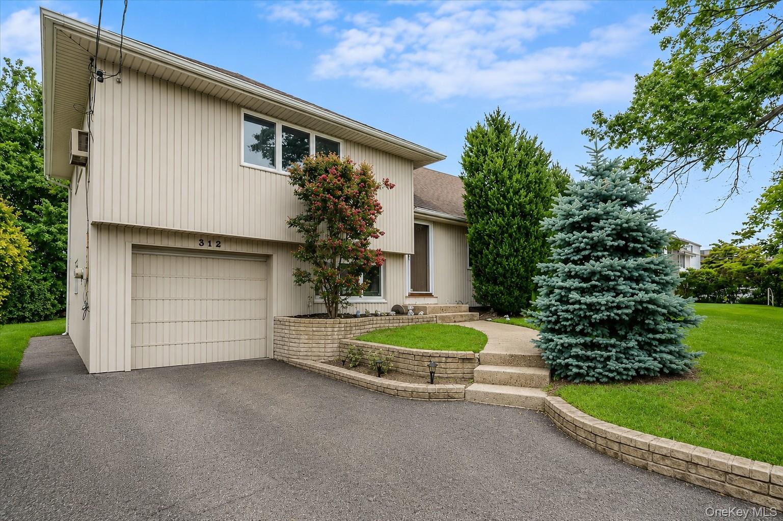 312 W Waukena Avenue