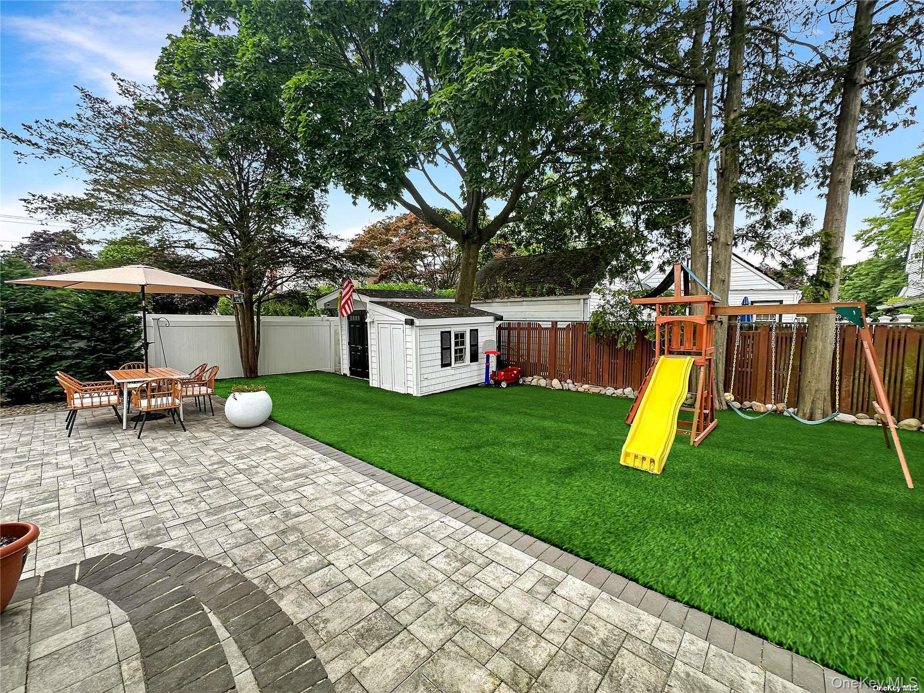 2517 Rockville Centre Parkway