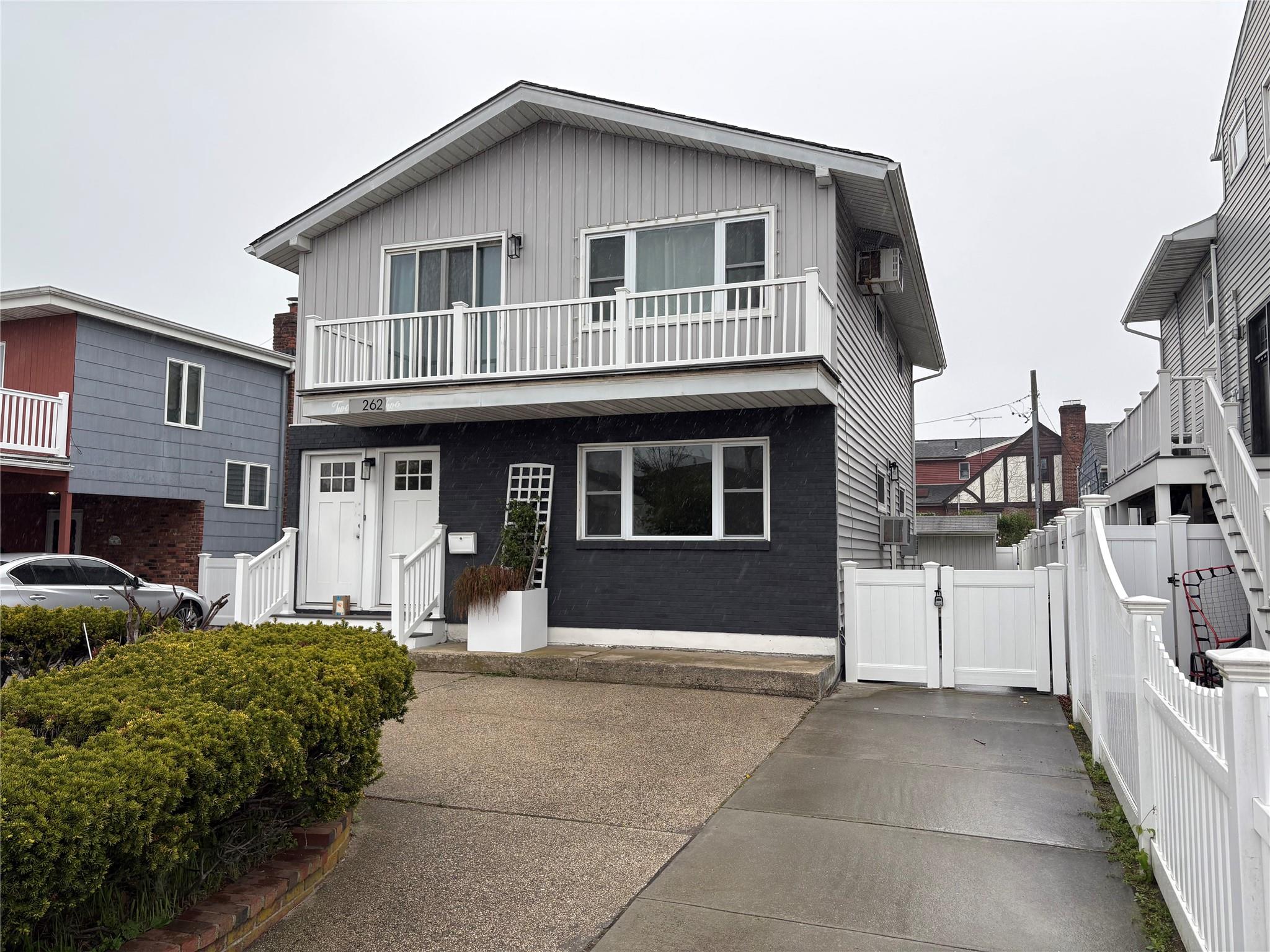 262 Long Beach Boulevard