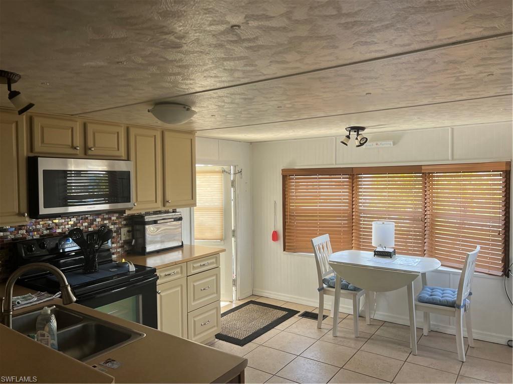 3115 Mercury LN