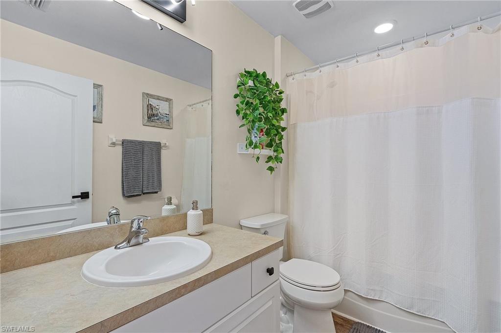 2109 NE 25th TER