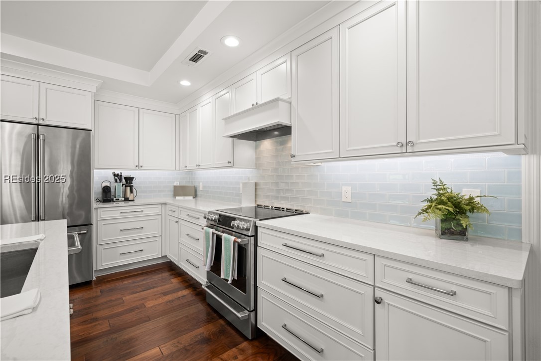 17 Oyster Bay Place