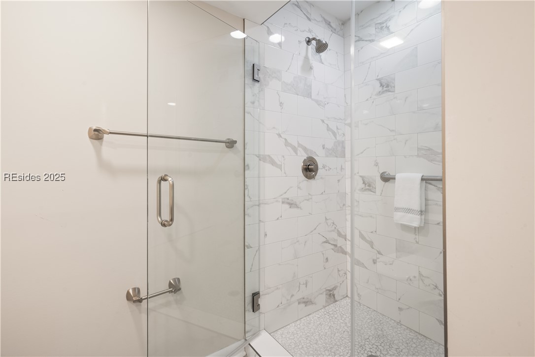 21 Haul Away Unit: 11