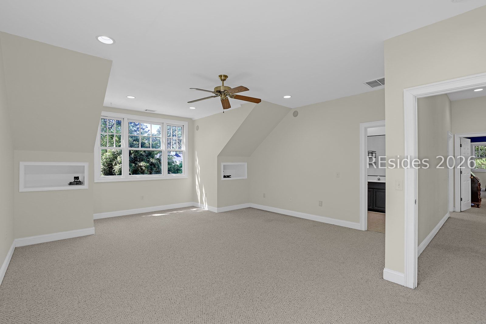 4 Hidden Lake Court