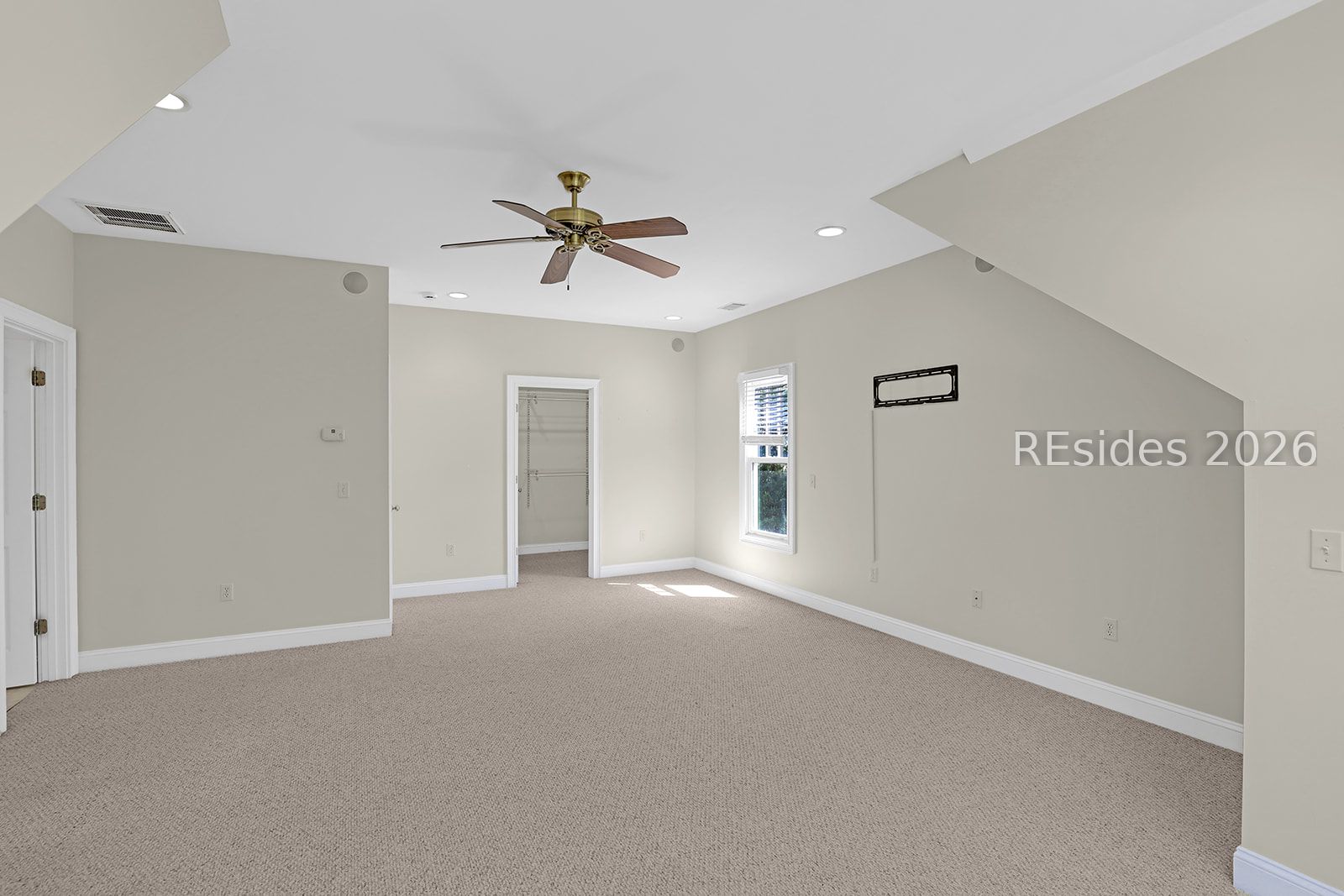 4 Hidden Lake Court