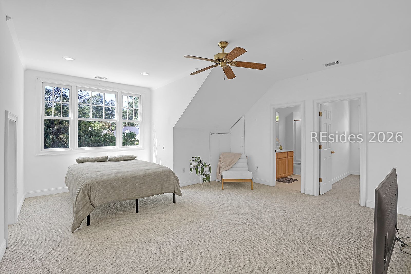4 Hidden Lake Court