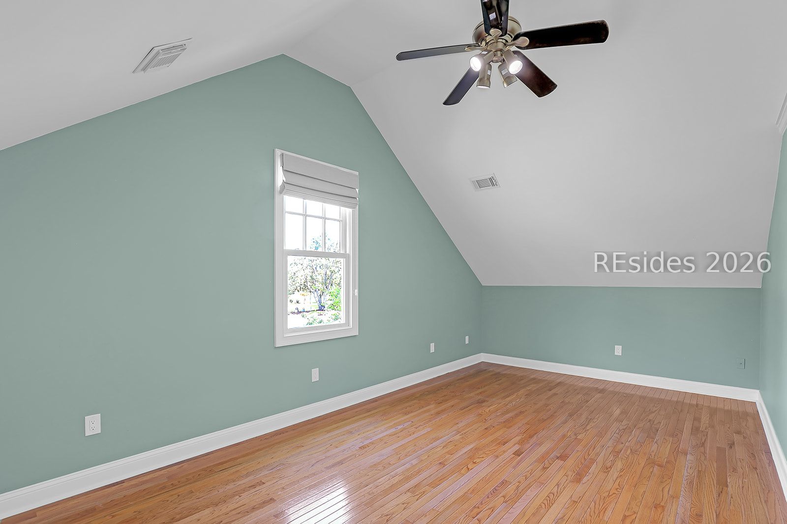 4 Hidden Lake Court