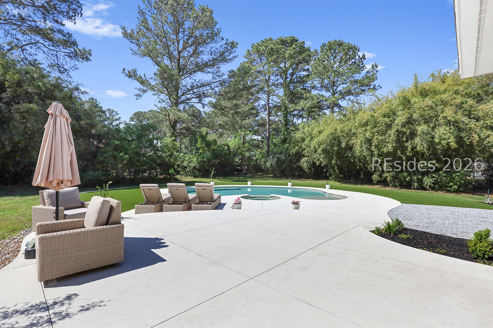 4 Hidden Lake Court