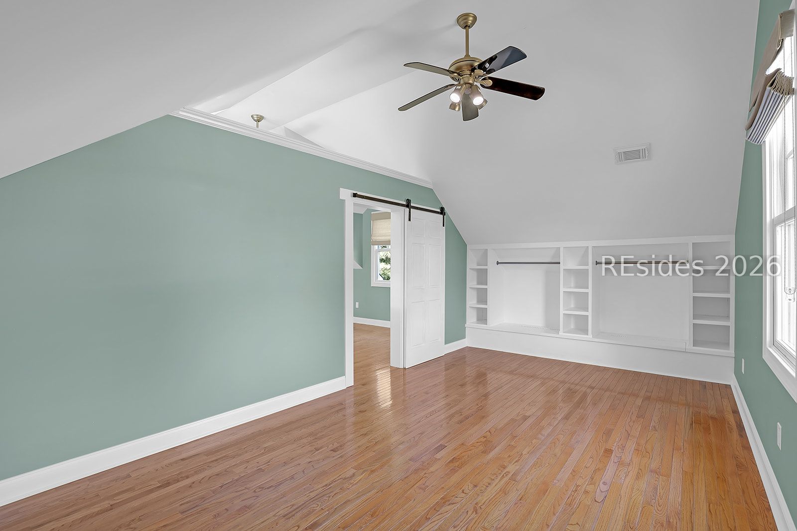 4 Hidden Lake Court