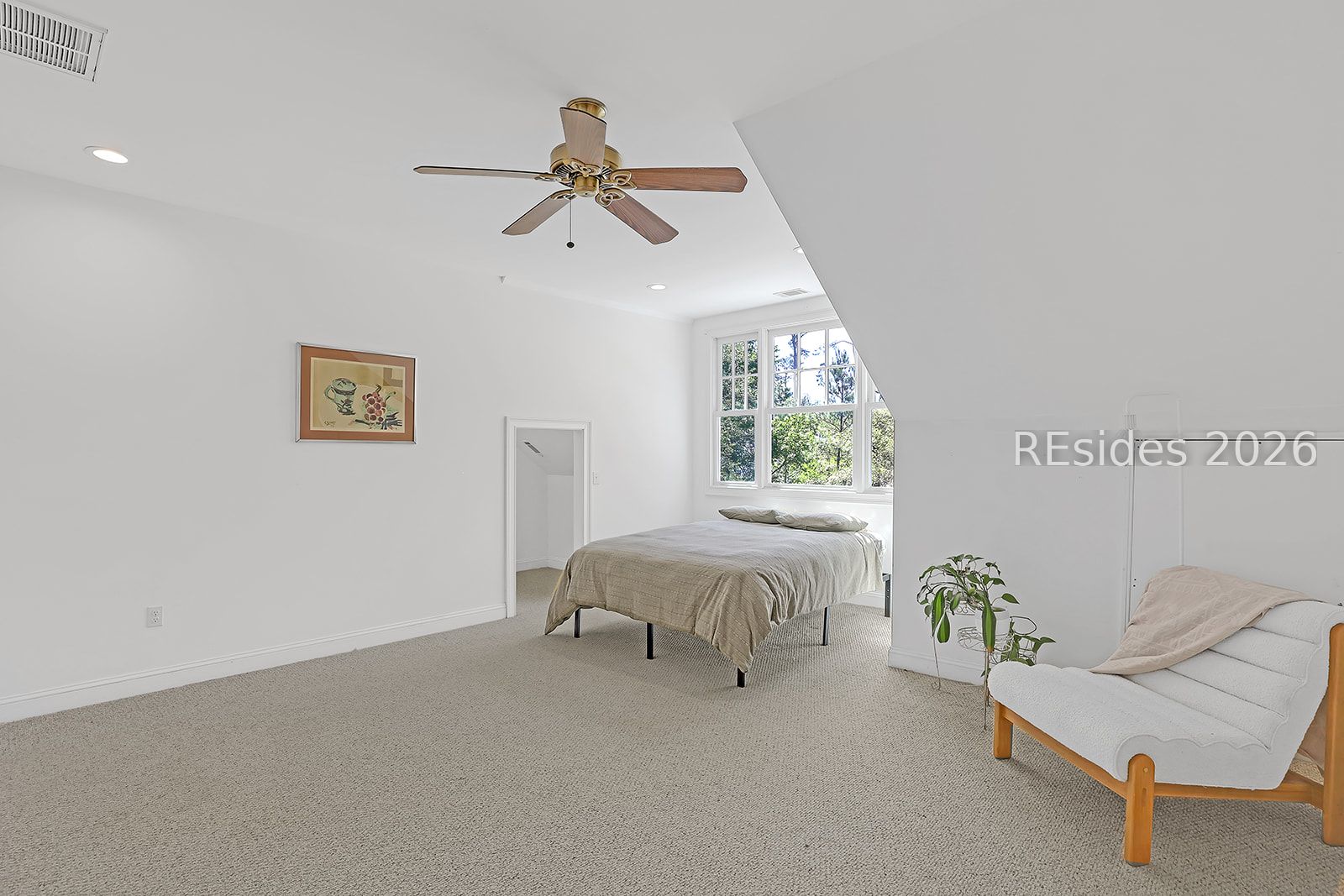 4 Hidden Lake Court