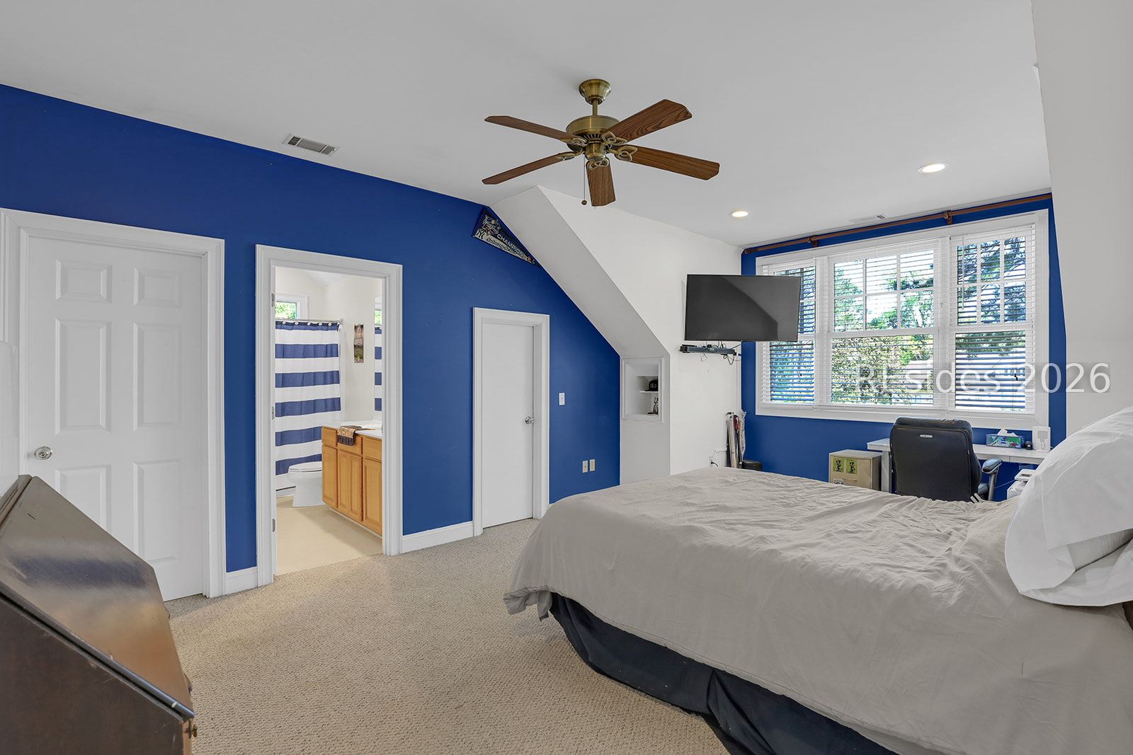 4 Hidden Lake Court