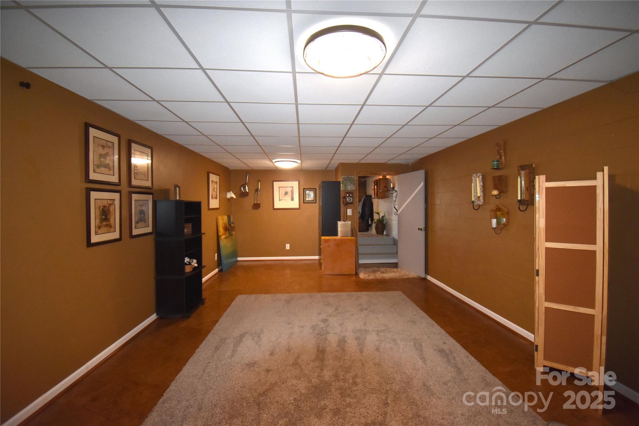 37 Hillside Drive E