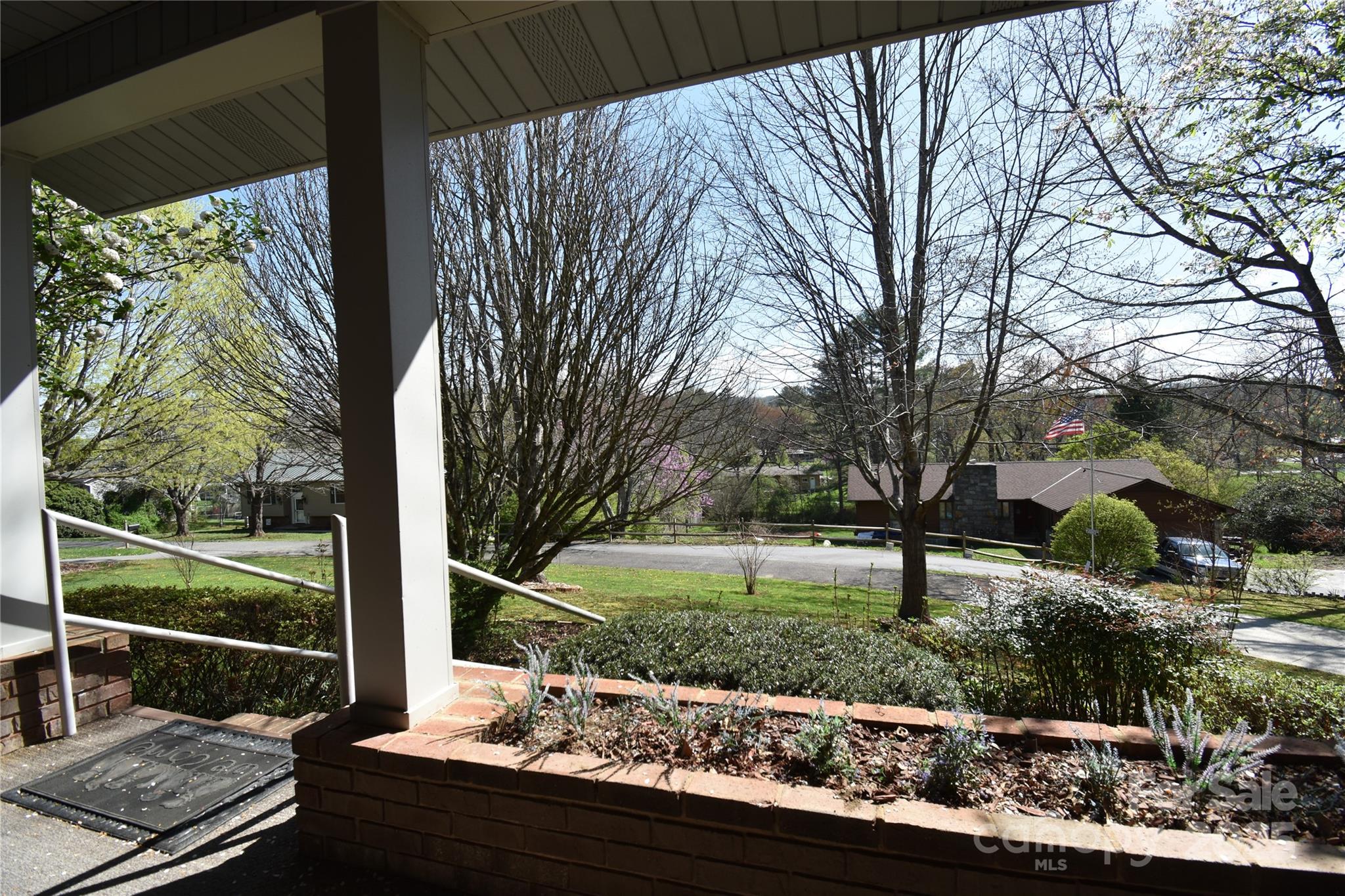 37 Hillside Drive E