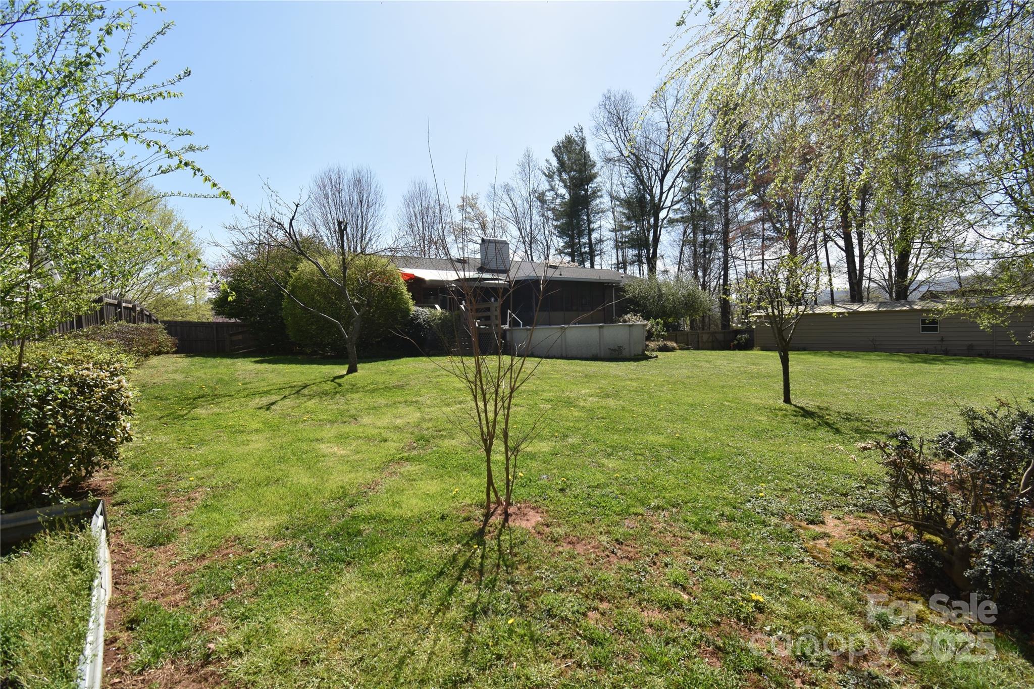 37 Hillside Drive E