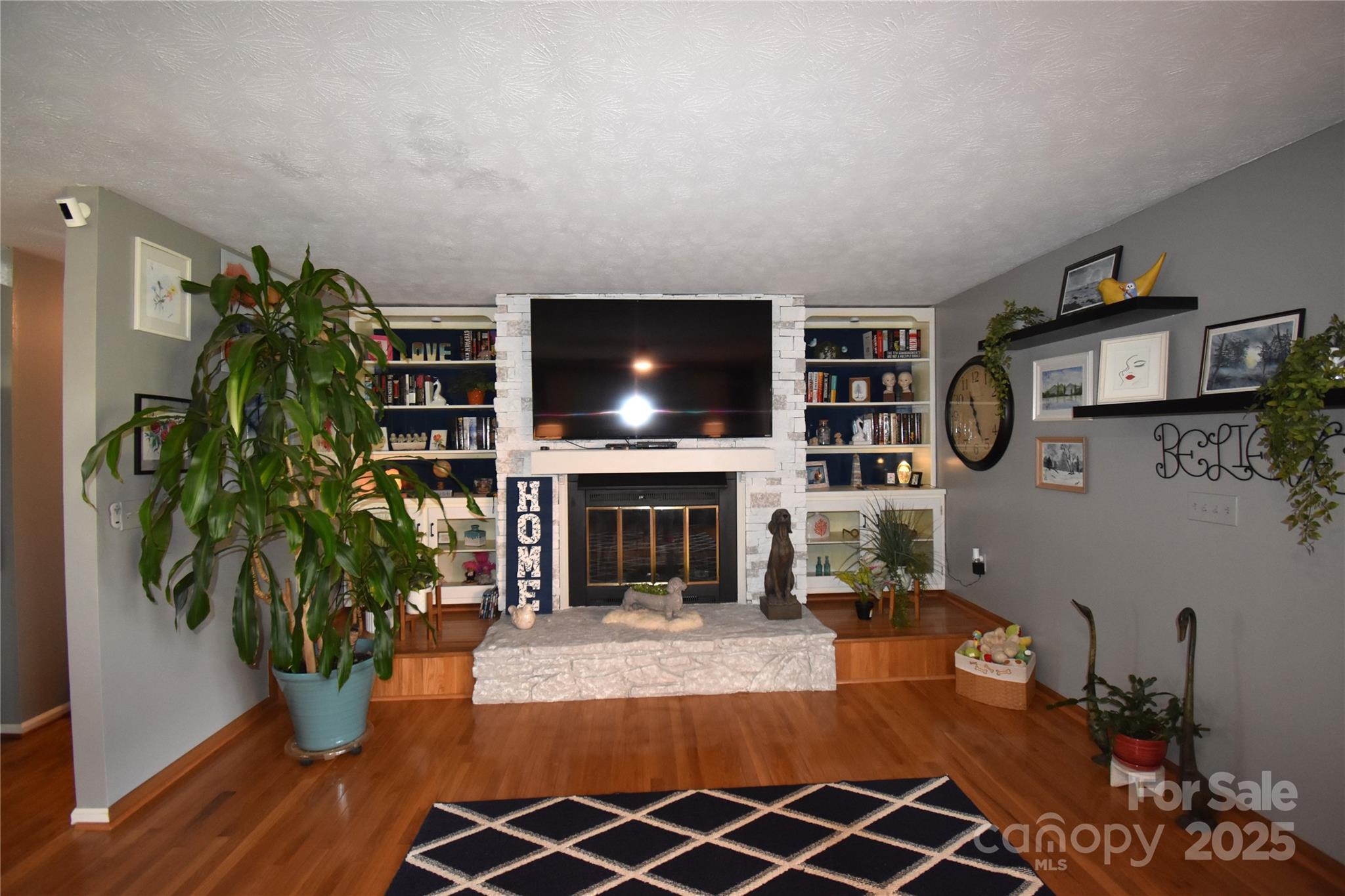 37 Hillside Drive E