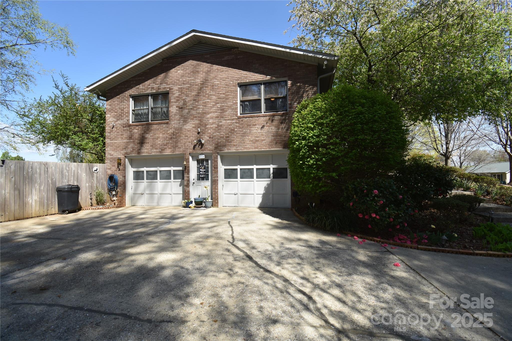 37 Hillside Drive E