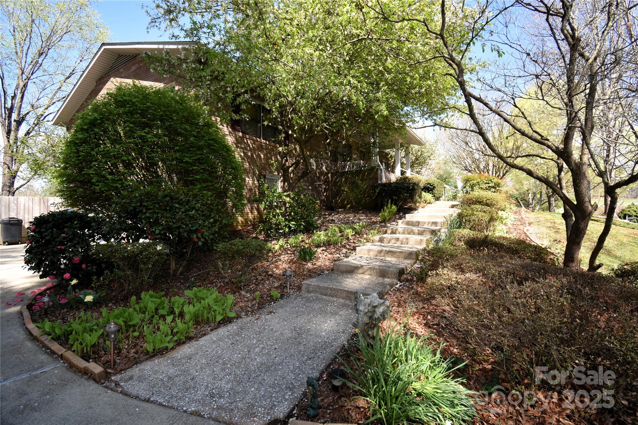 37 Hillside Drive E