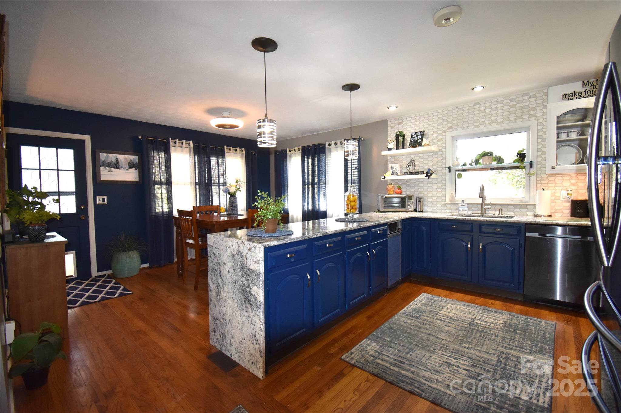 37 Hillside Drive E