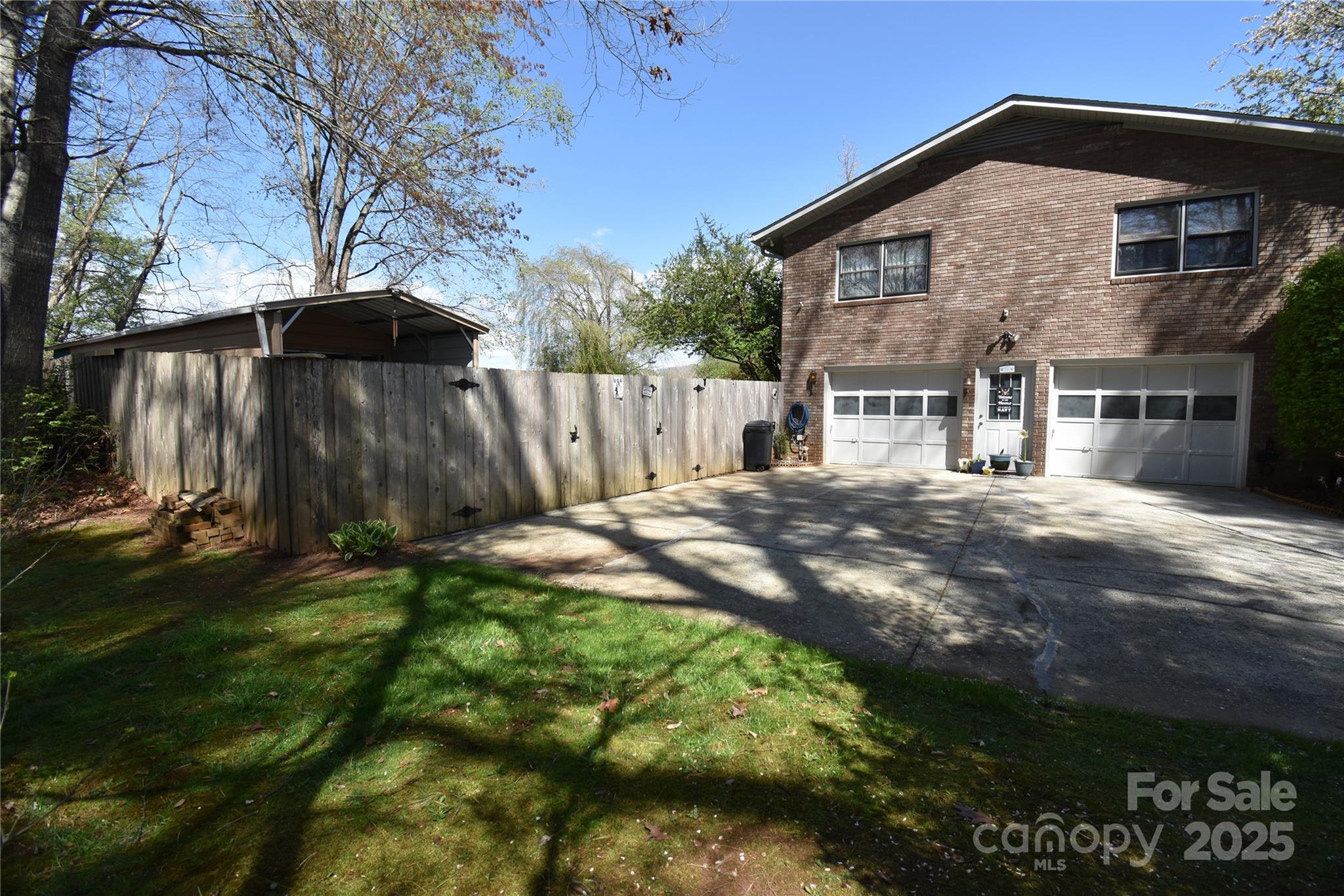 37 Hillside Drive E
