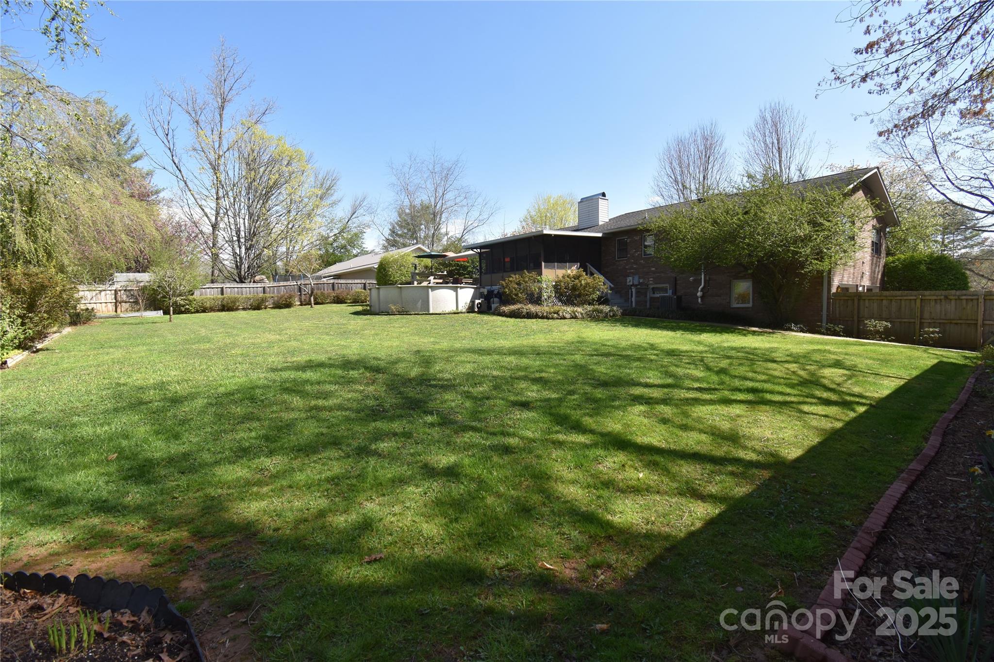 37 Hillside Drive E