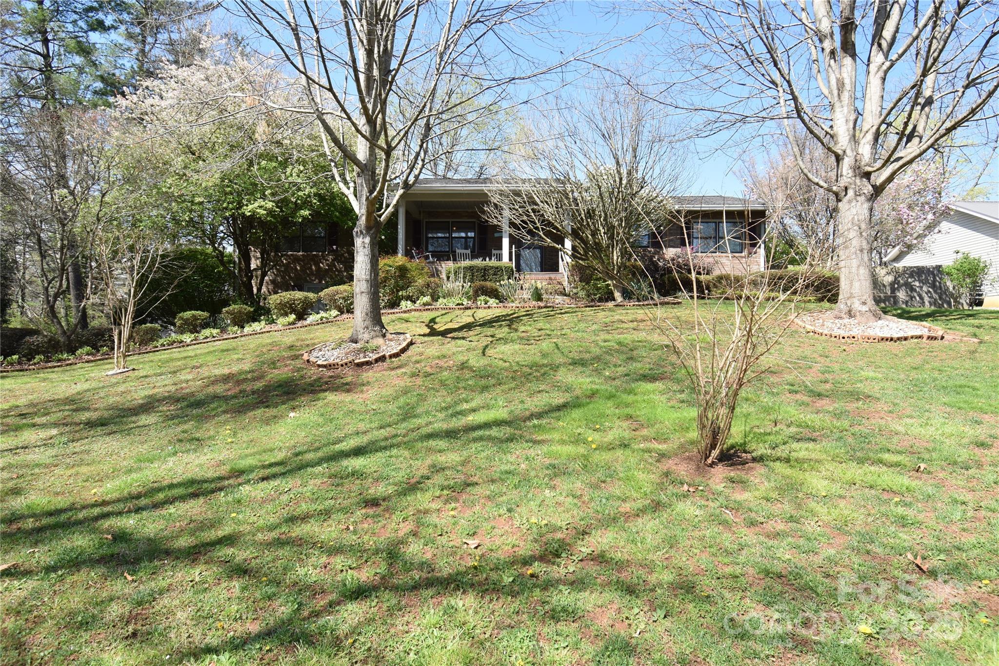 37 Hillside Drive E