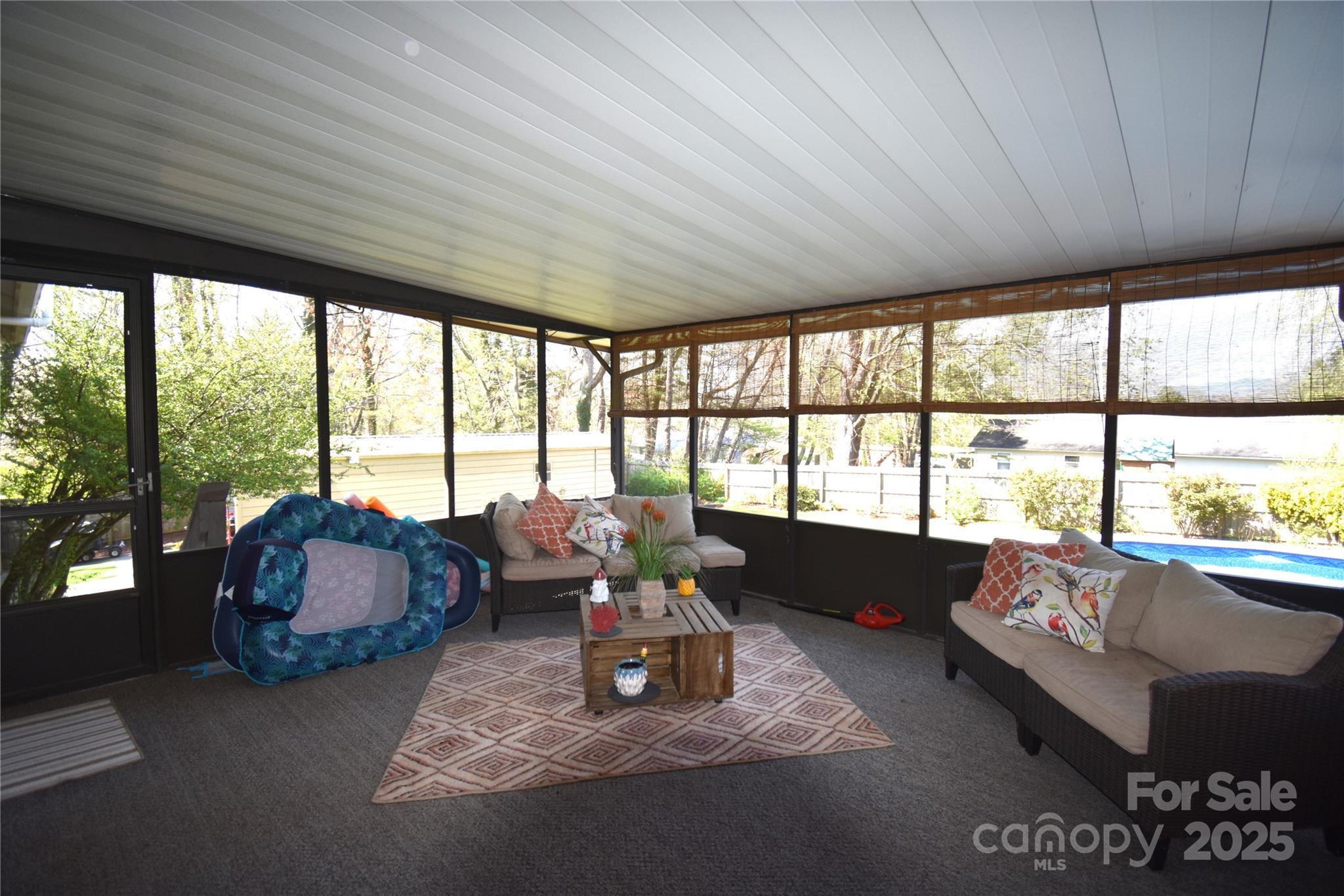 37 Hillside Drive E