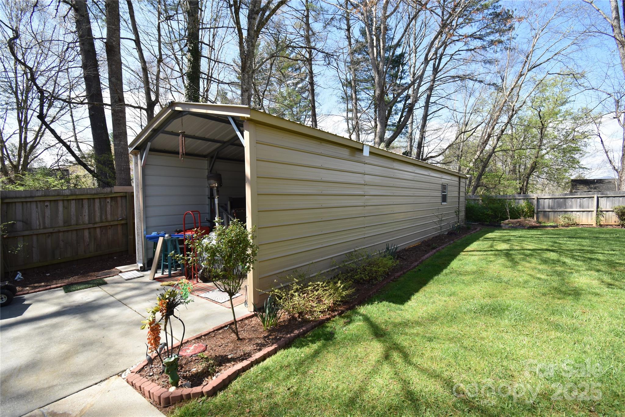 37 Hillside Drive E