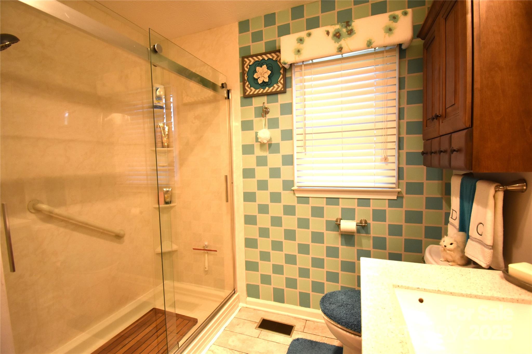 37 Hillside Drive E