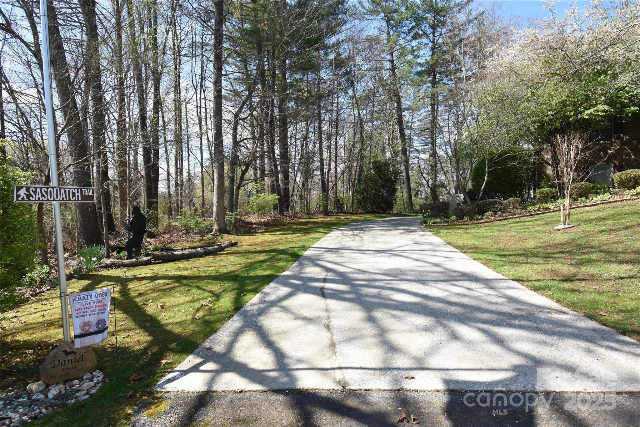 37 Hillside Drive E