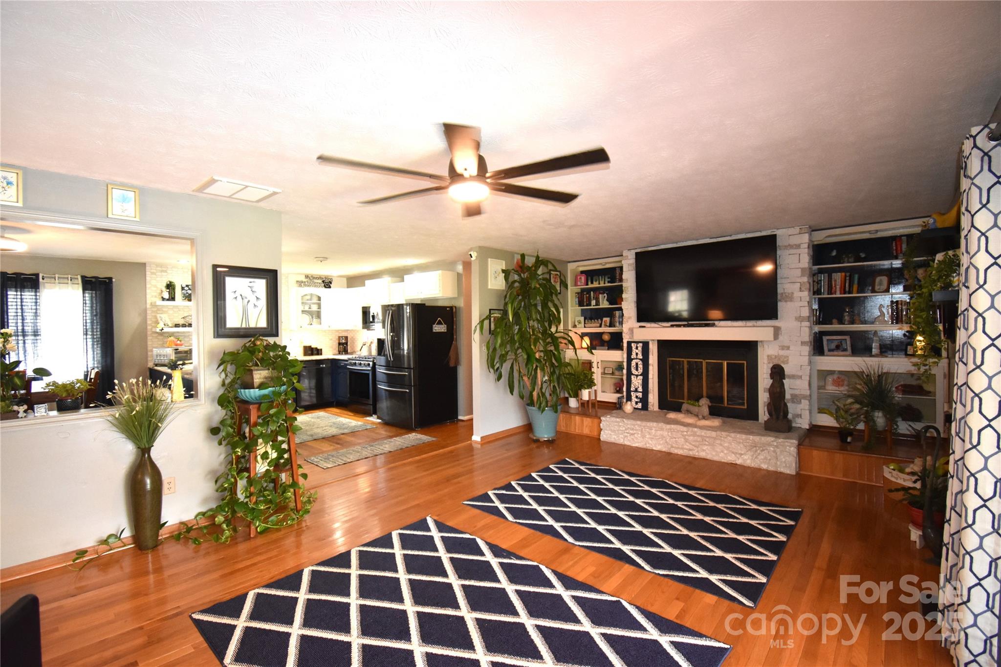 37 Hillside Drive E