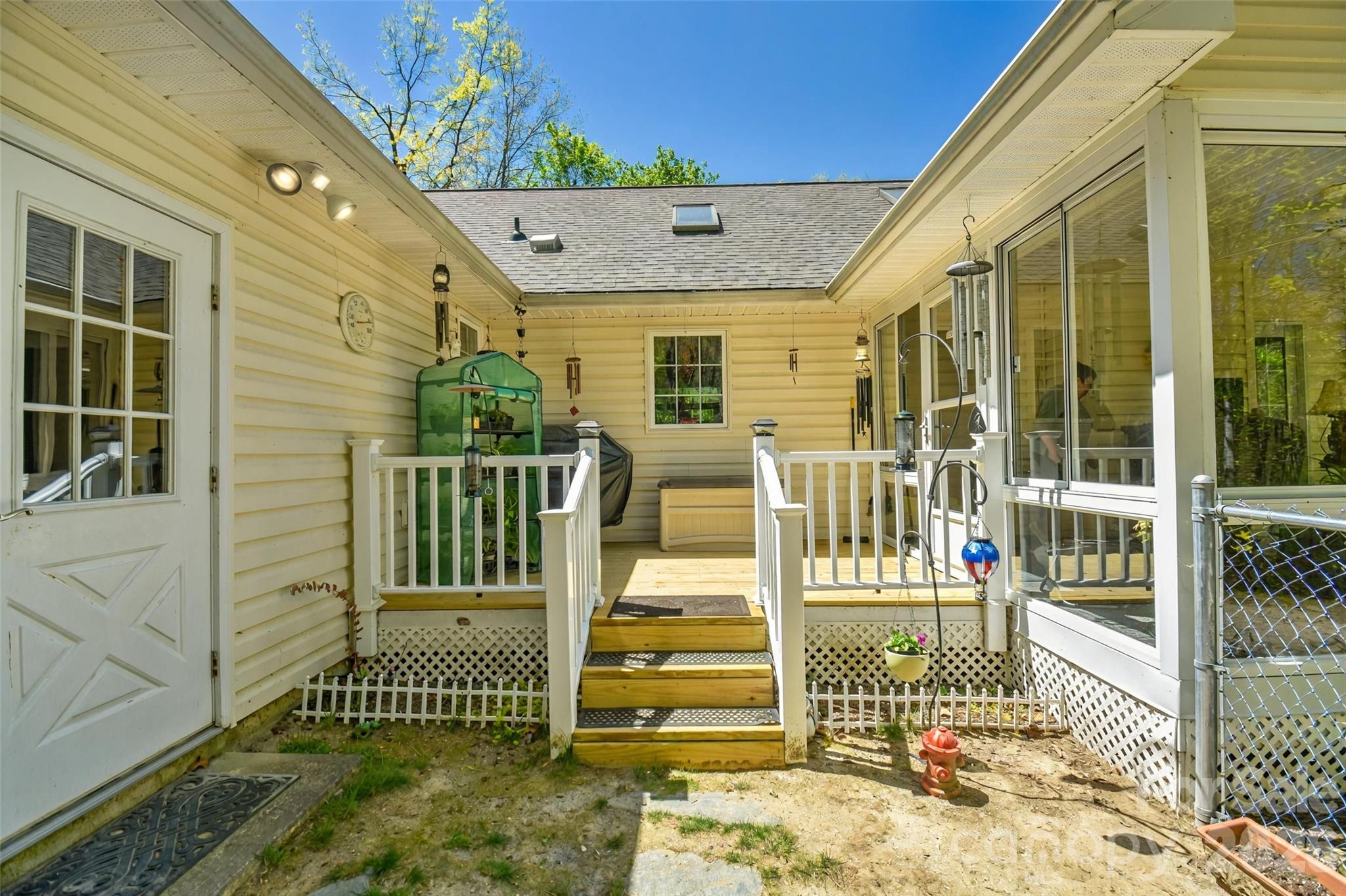 548 Thunder Road