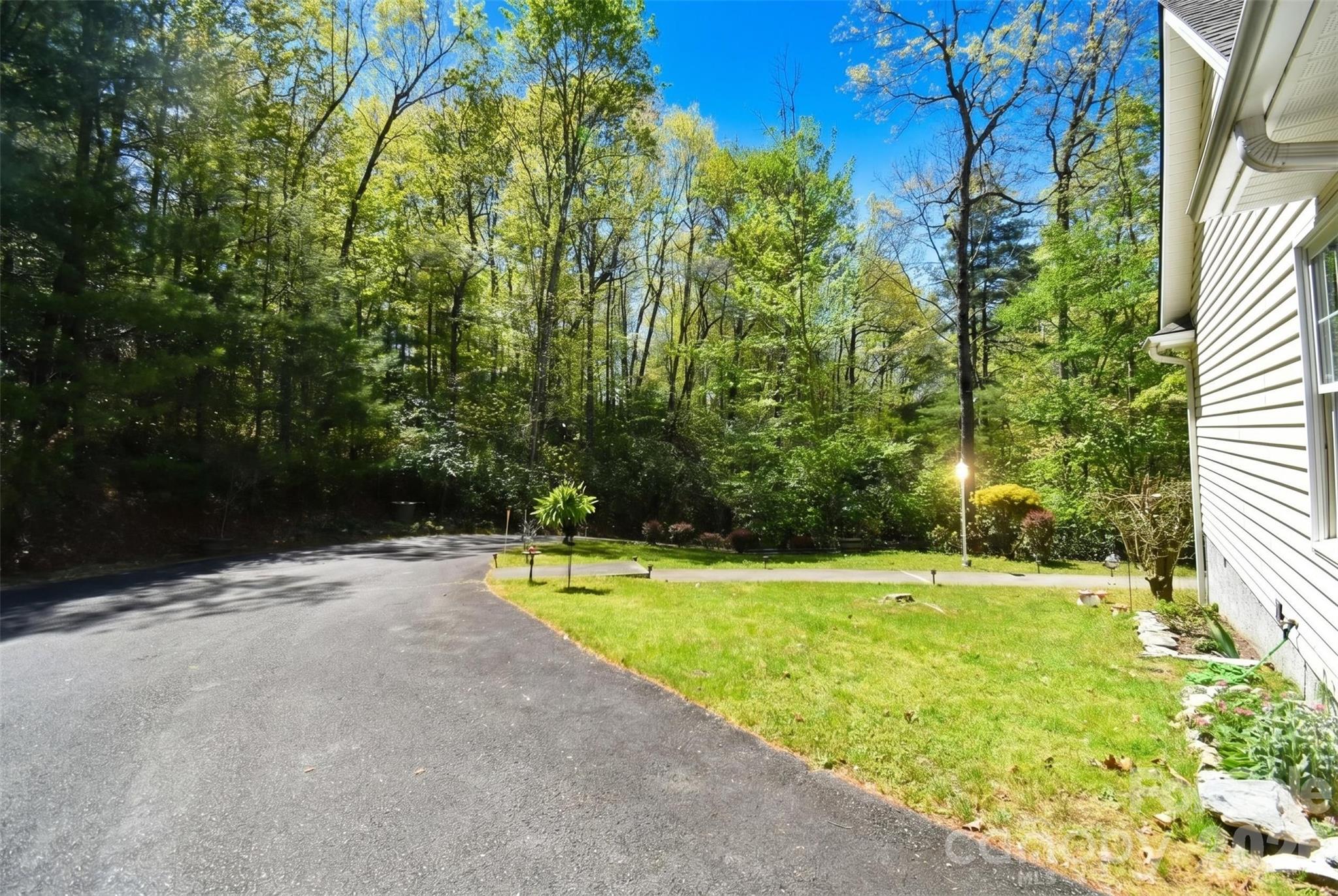 548 Thunder Road