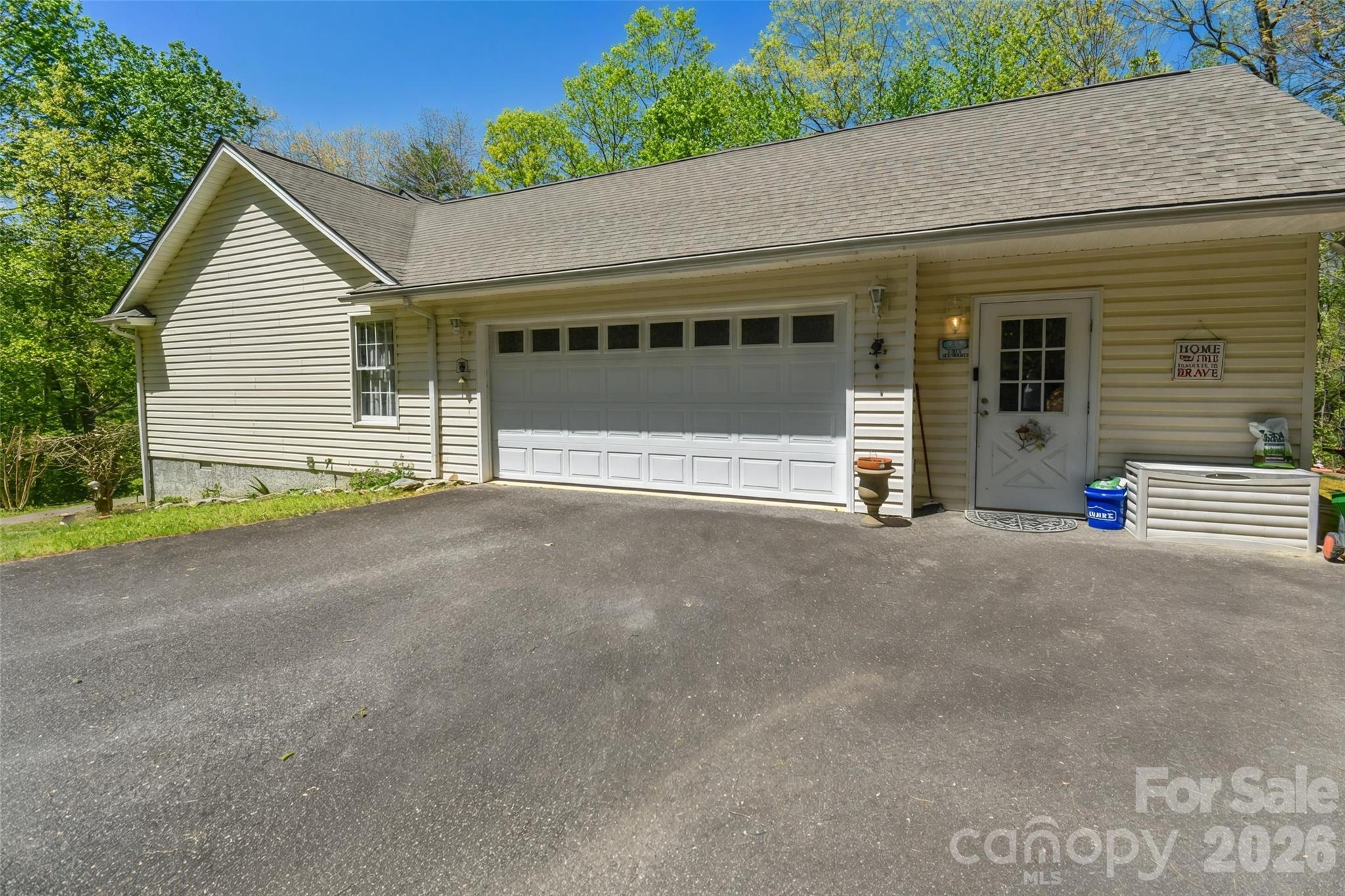 548 Thunder Road