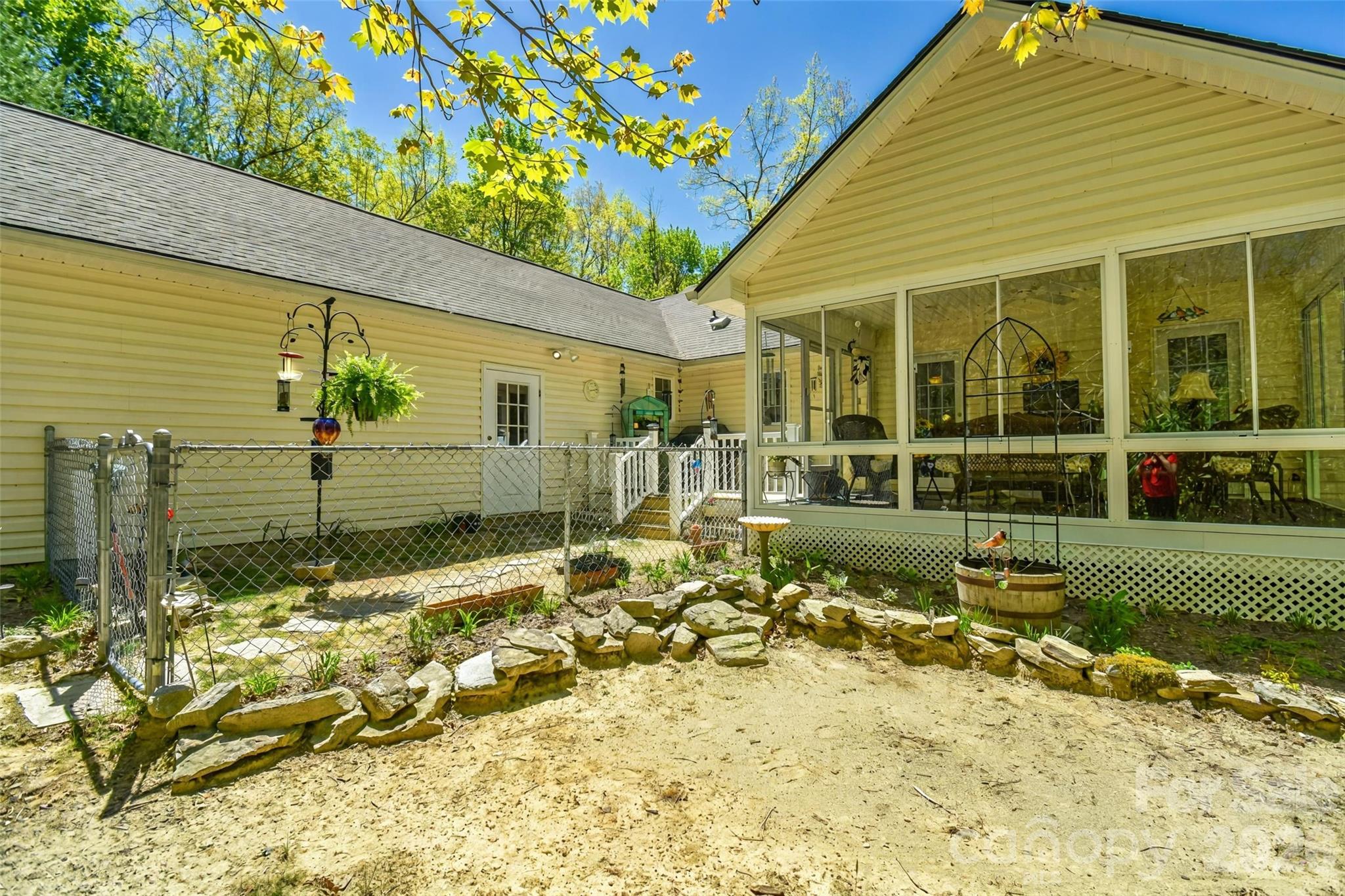 548 Thunder Road