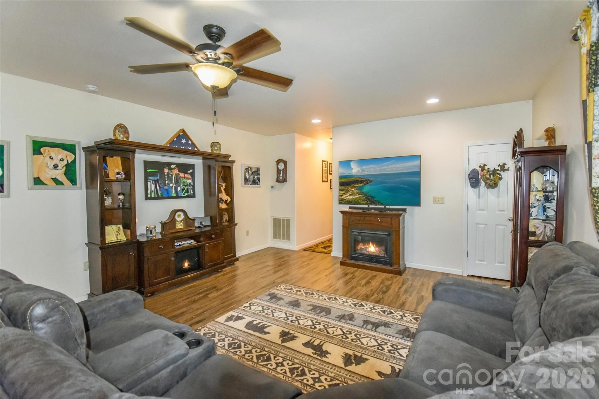 945 N Country Club Road