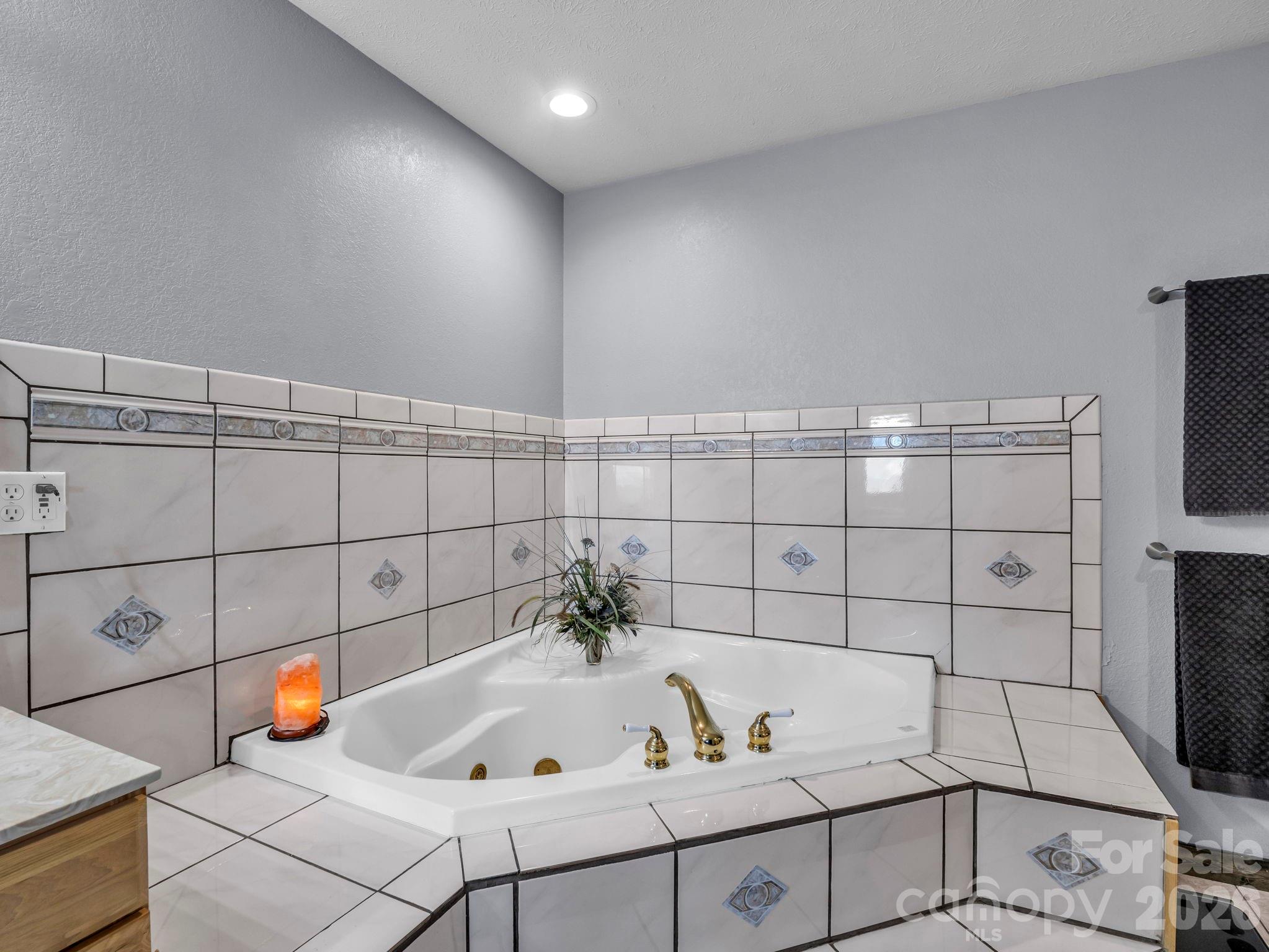 1025 Jeter Mountain Road