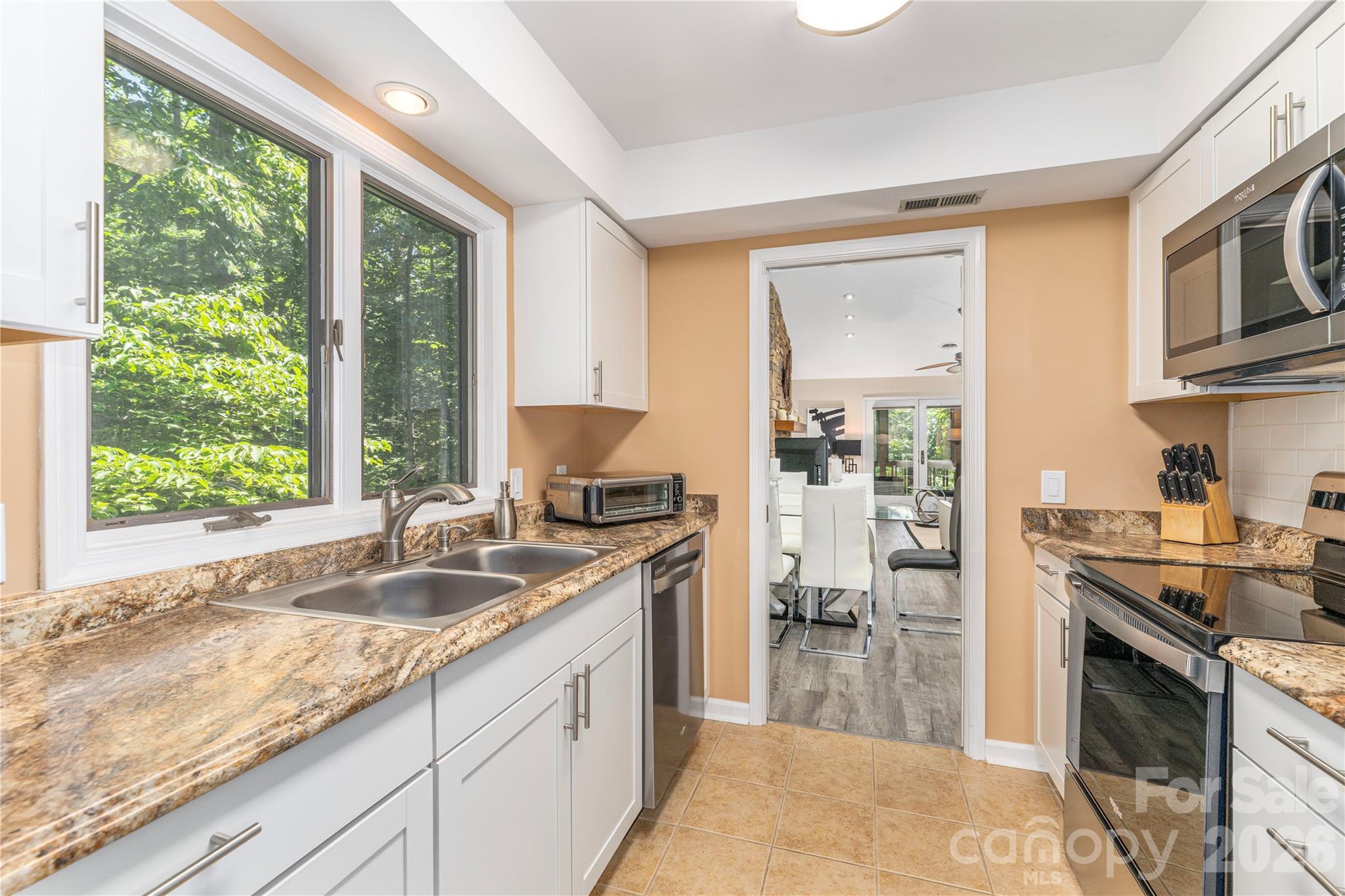 204 Live Oak Lane