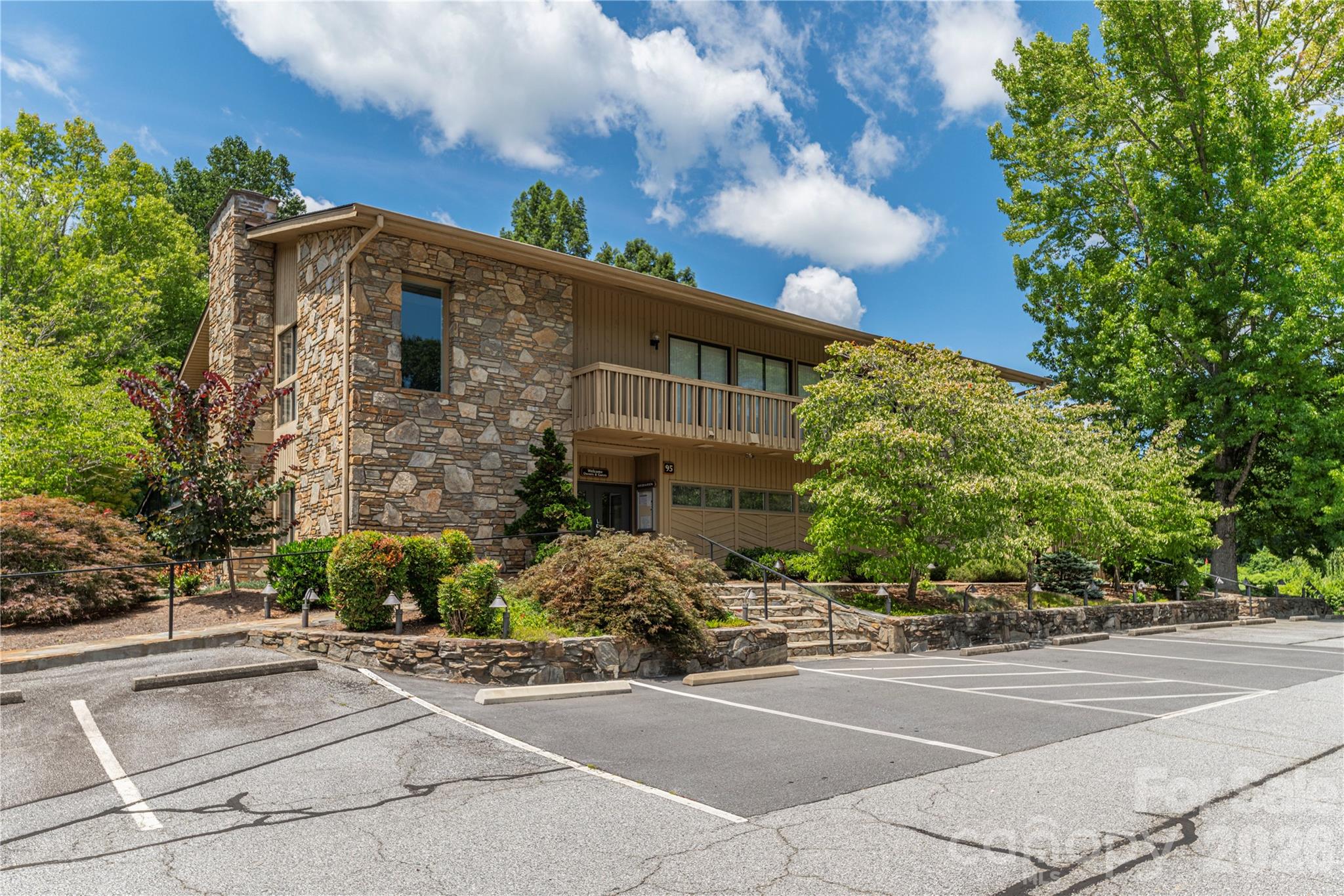 204 Live Oak Lane