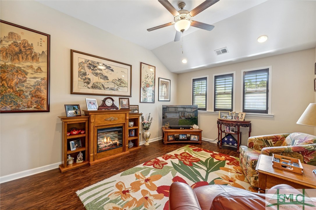 225 Willow Point Circle