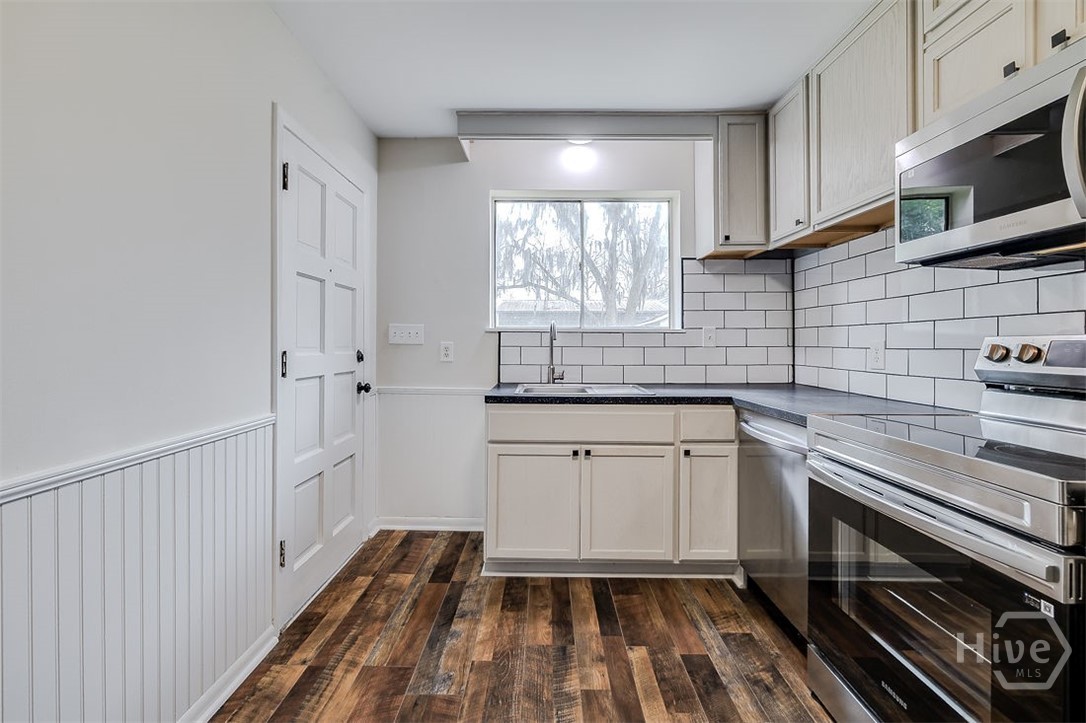 2105 Saint Johns Ave