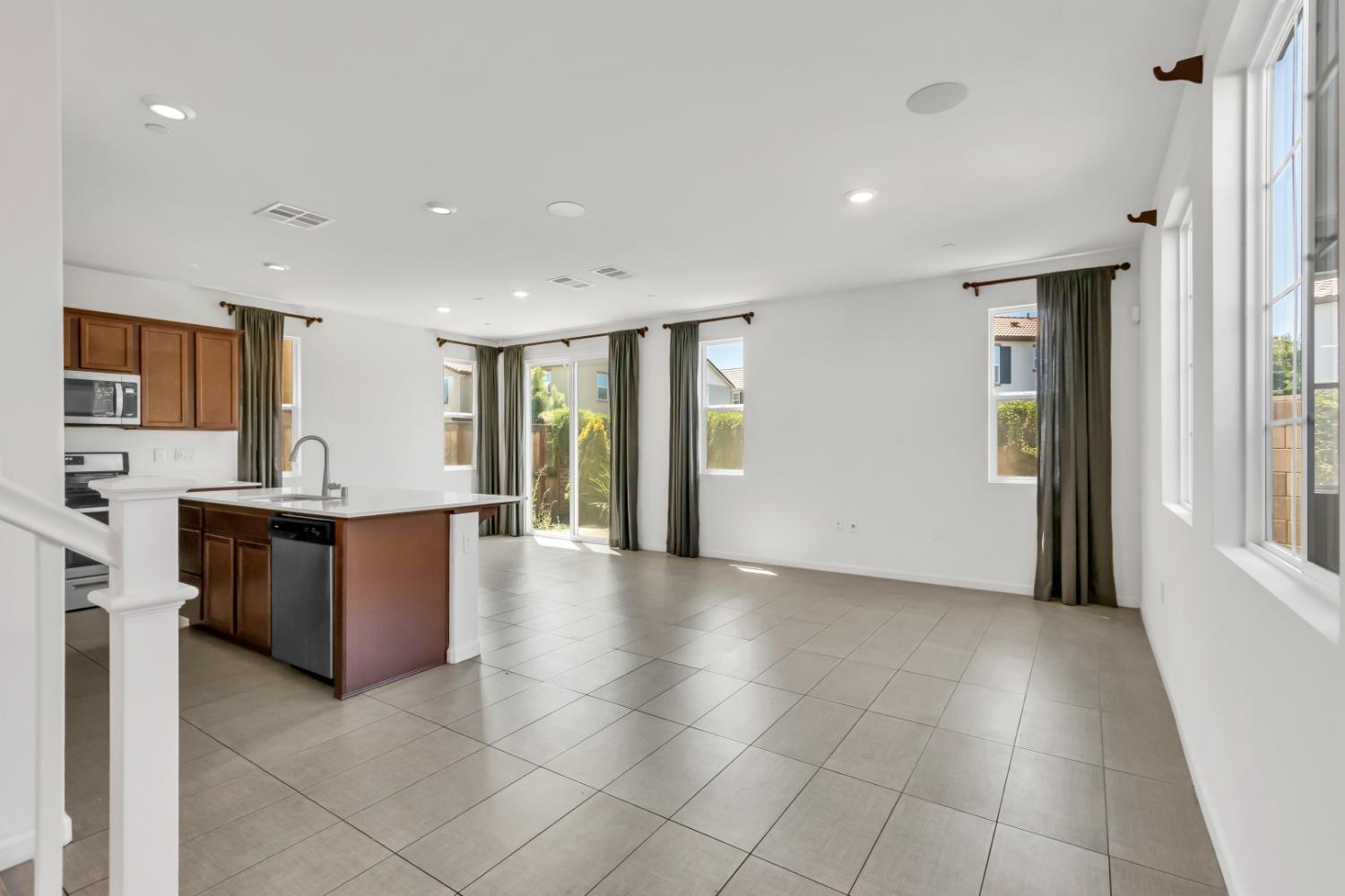 8884 ARISTON Lane