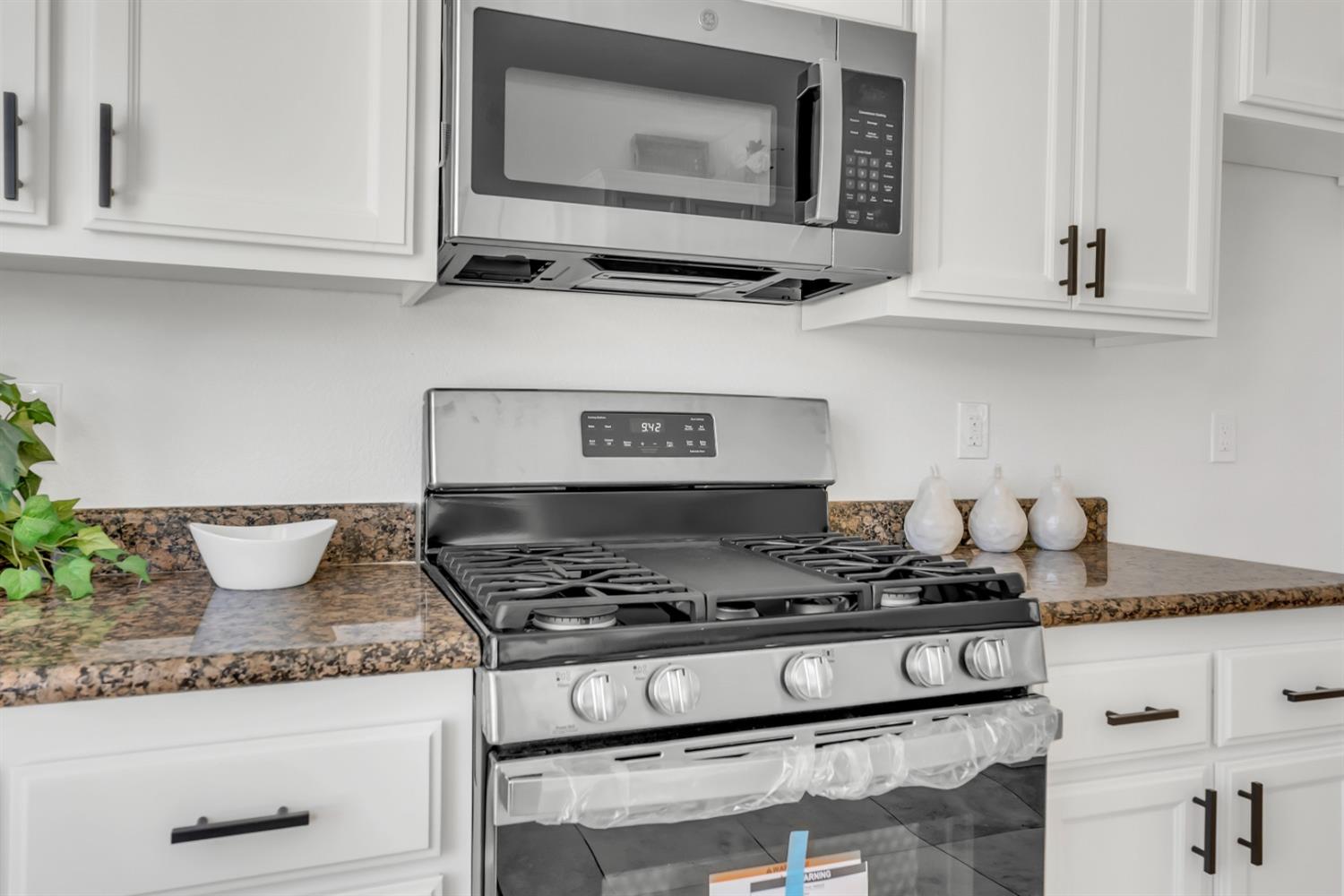 924 RIO ROBLES Avenue