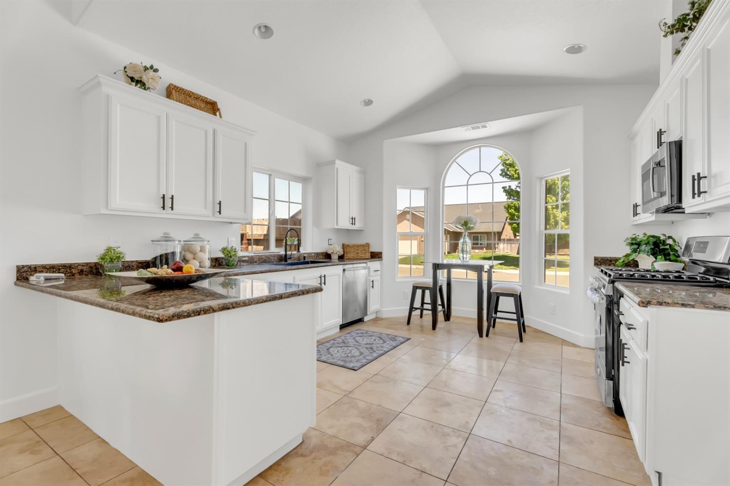 924 RIO ROBLES Avenue