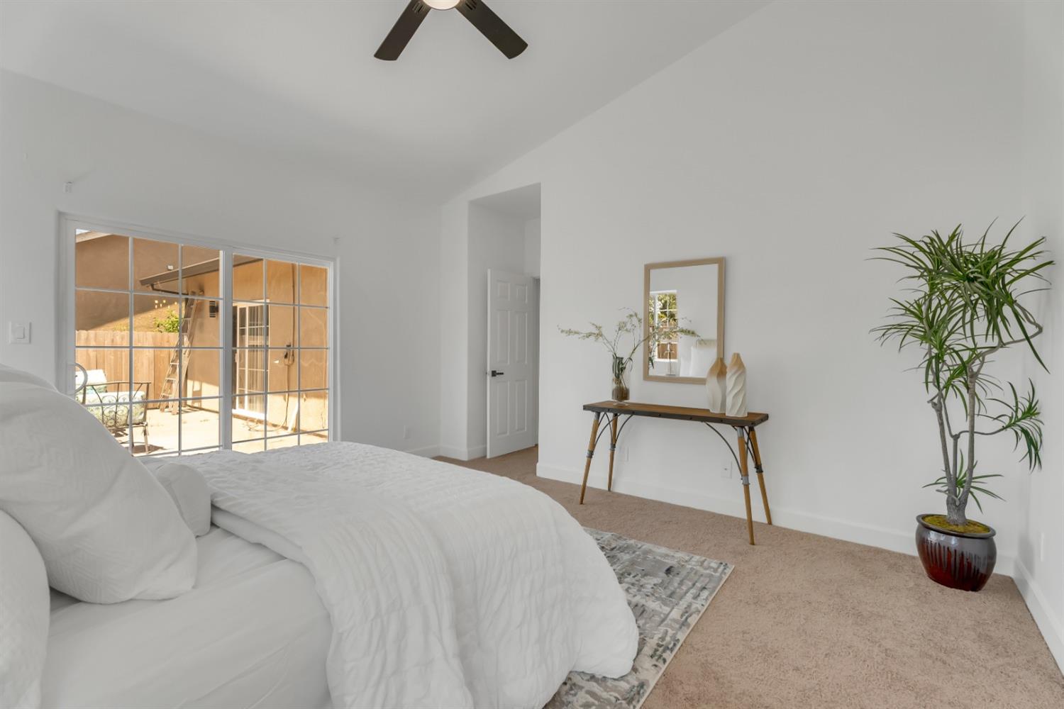 924 RIO ROBLES Avenue